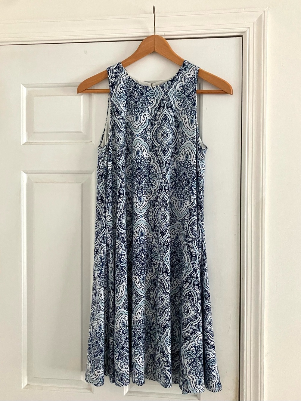 Anne Klein Blue And White Paisley Patterned Flowy Summer Sleveless Dress Size 4